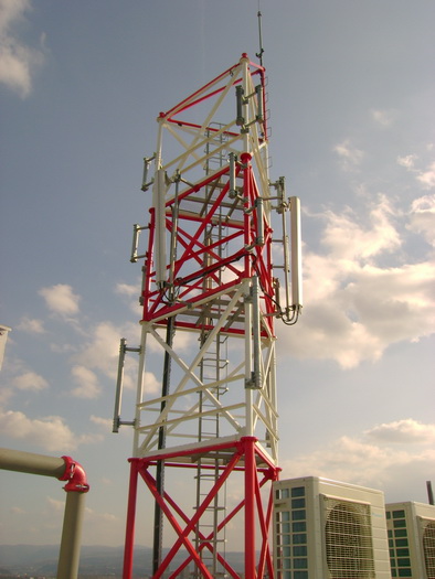 Метална конструкция за телекомуникационни устройства